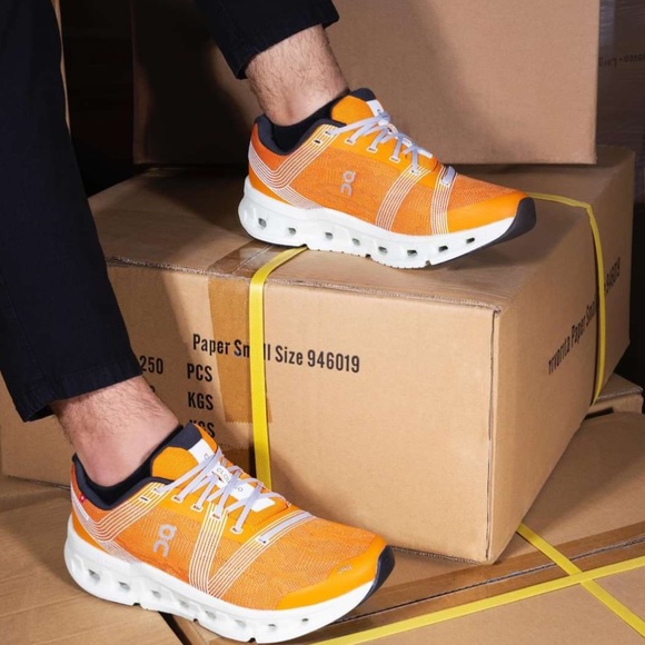 On Running CloudGo Running Shoes - Picture 3 of 6